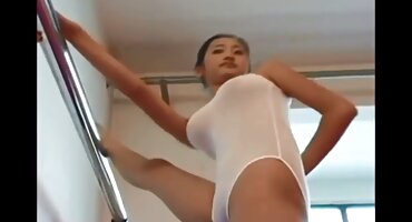 sex gái gọi china Người đàn ông thức dậy cô gái với phim swxx quan hệ tình dục qua đường hậu môn.
